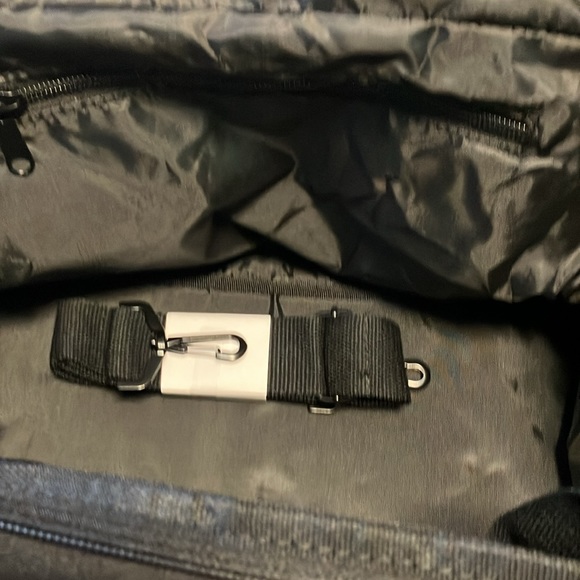 NWT Duffle/overnight bag. - Picture 2 of 5